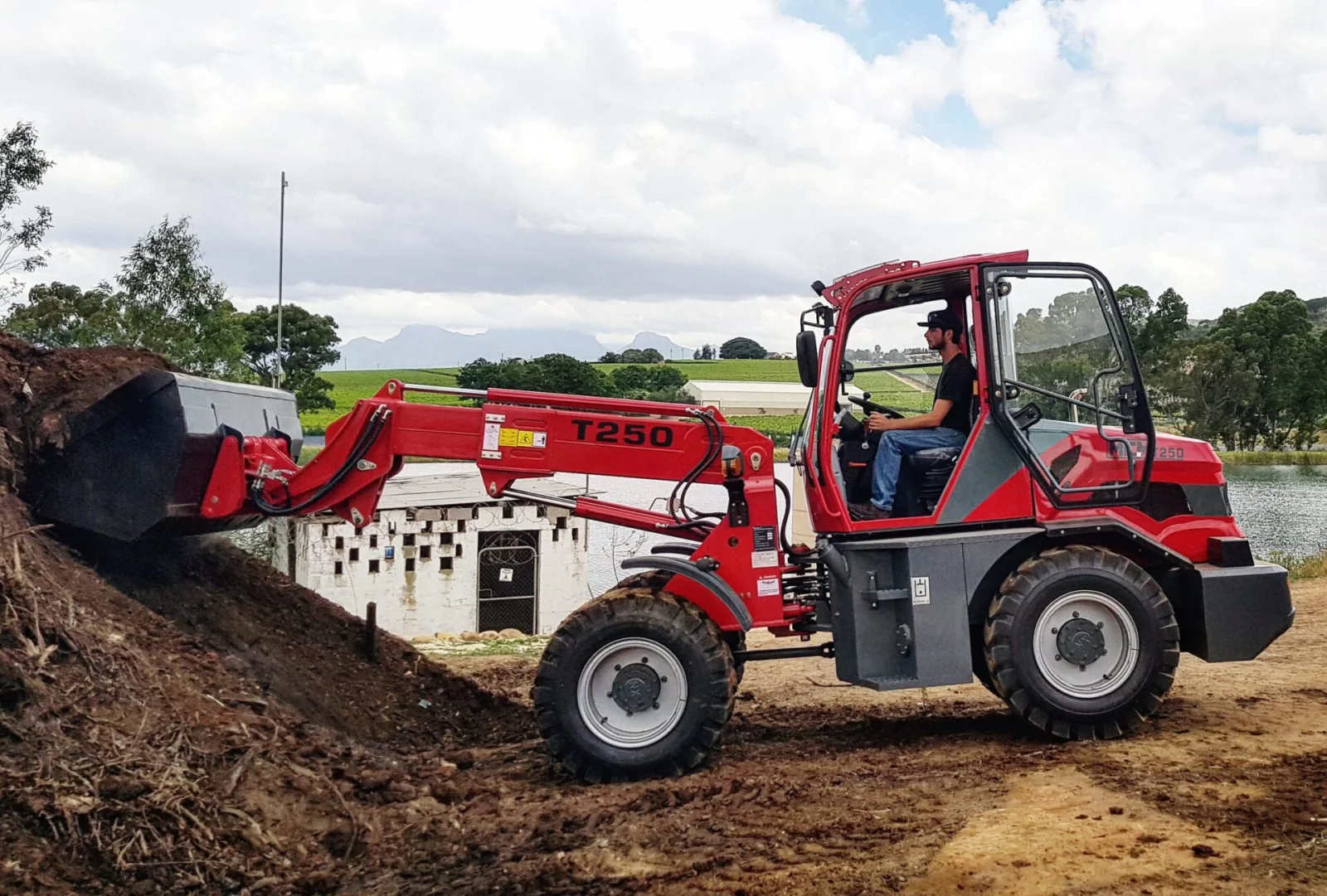 MCM T250 Telescopic Loader - MCM - T250 - New