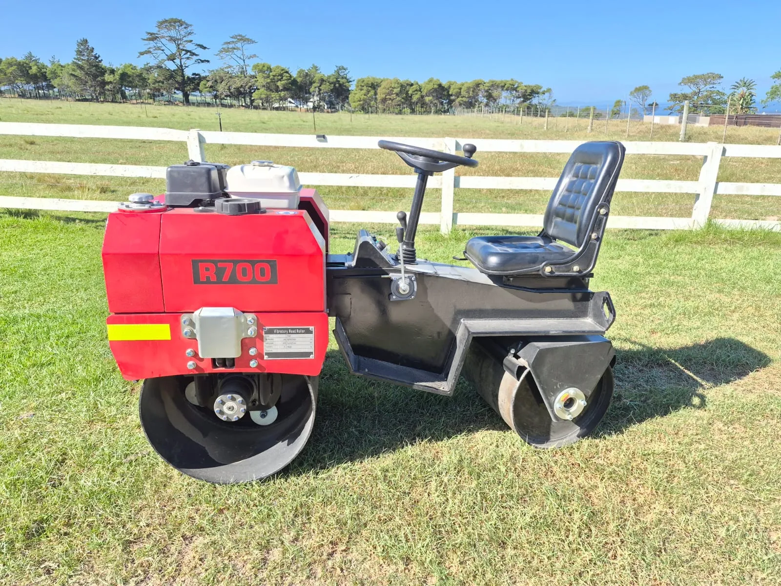 MCM R700 Ride-On Road Roller