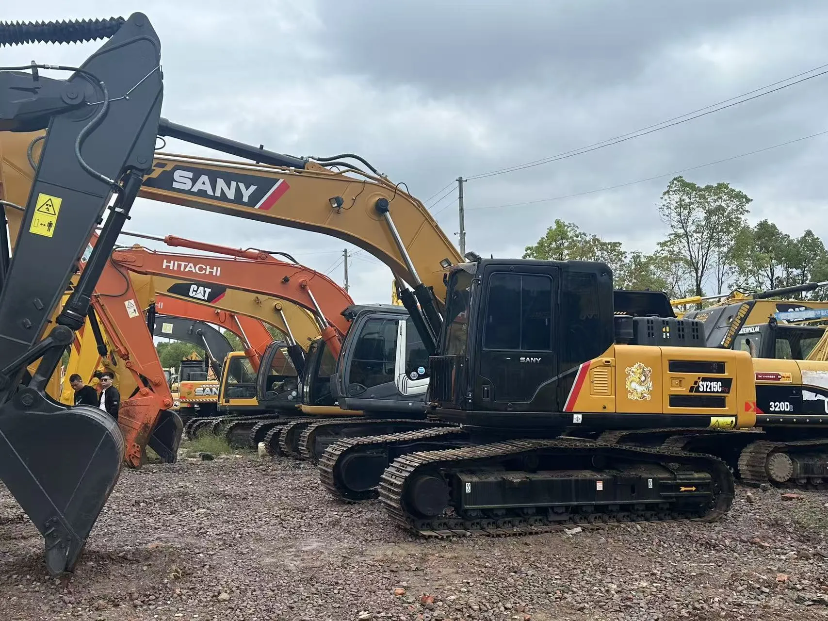 used SY215C excavator, only 400 hours of work, powerful engine, price $26,500, welcome to inquire.