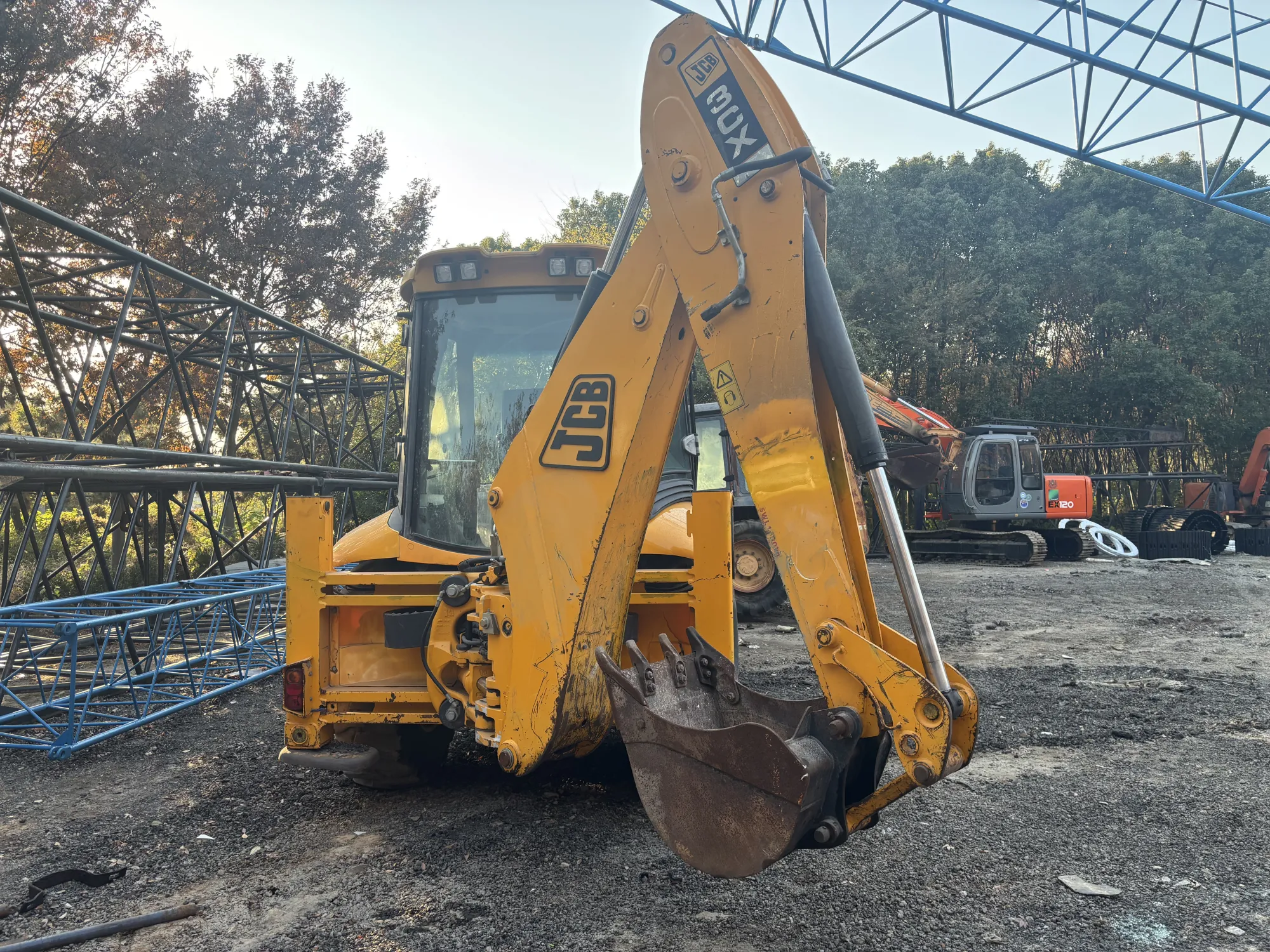 Used 2022 JCB 3CX Backhoe Loader, short working hours, in good condition. Feel free to make an offer.