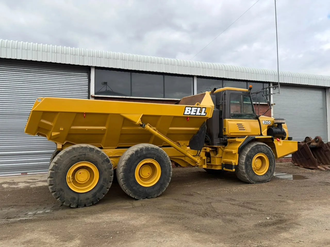 Bell Dump Truck - Bell - B25D - Used