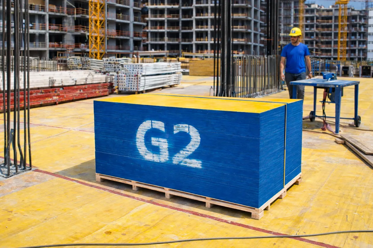 TABLERO TRICAPA PARA ENCOFRADO / THREE-LAYER FORMWORK PANEL / PANNEAU TROIS COUCHES POR COFFAGE - G2 - REFORZADO - New